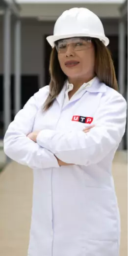 Mujer con bata de laboratorio